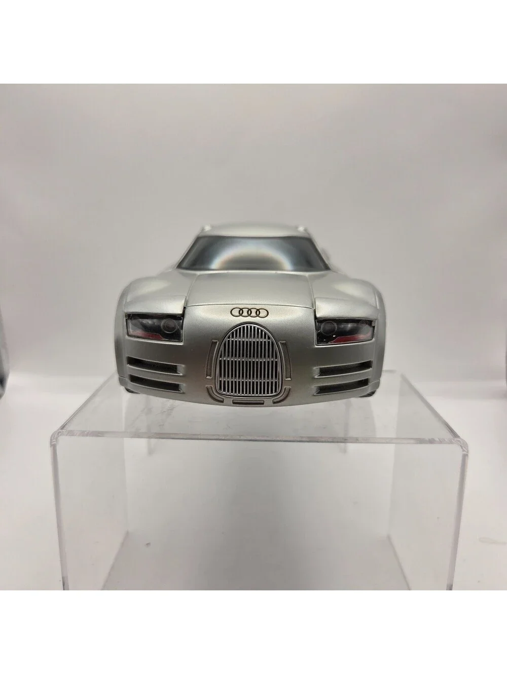 Maisto Audi Supersportwagen Rosemeyer 1:18 Diecast Model Car Silver